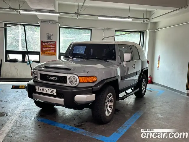 Toyota FJ Cruiser 2014 4.0 автомат (гидро), миниатюра 3 Toyota FJ Cruiser 2014 4.0 автомат (гидро), миниатюра 3