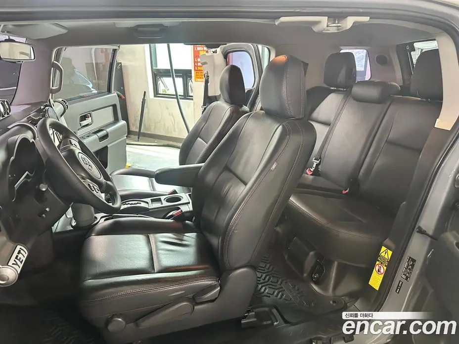 Toyota FJ Cruiser 2014 4.0 автомат (гидро), фото 4 Toyota FJ Cruiser 2014 4.0 автомат (гидро), фото 4