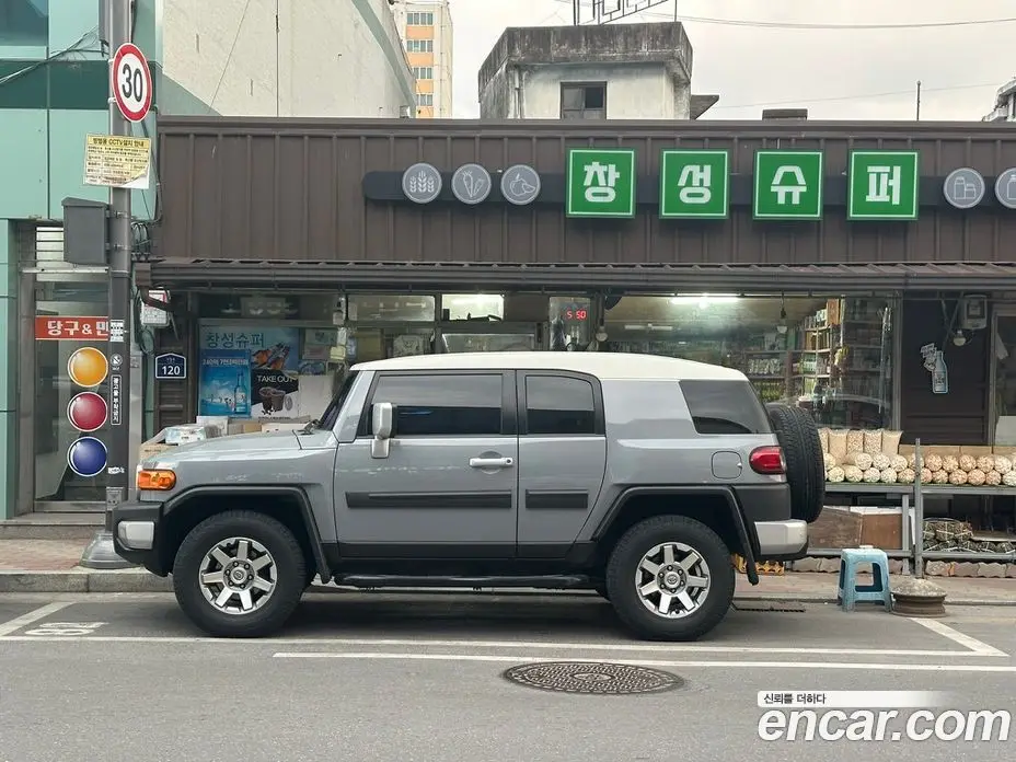 Toyota FJ Cruiser 2014 4.0 автомат (гидро), фото 7 Toyota FJ Cruiser 2014 4.0 автомат (гидро), фото 7