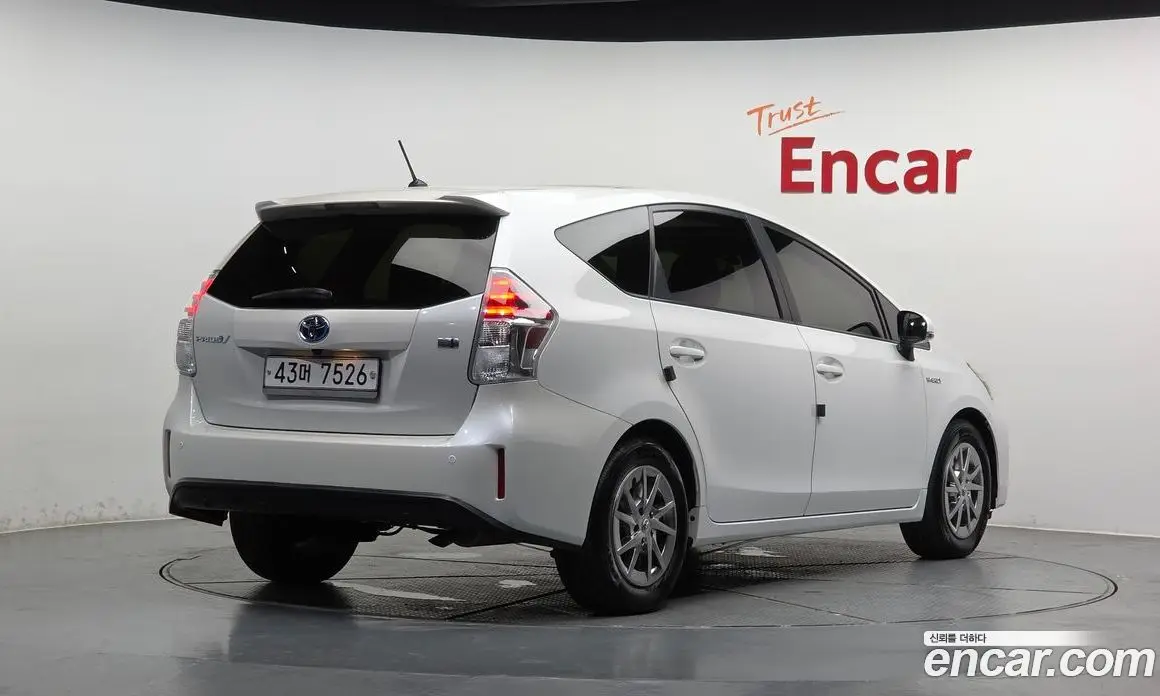 Toyota Prius 2015 1.8 автомат (гидро), фото 2 Toyota Prius 2015 1.8 автомат (гидро), фото 2