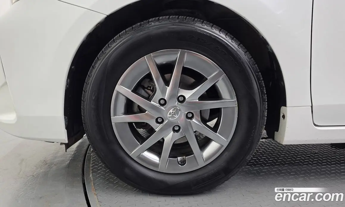 Toyota Prius 2015 1.8 автомат (гидро), фото 5 Toyota Prius 2015 1.8 автомат (гидро), фото 5