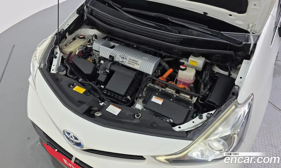 Toyota Prius 2015 1.8 автомат (гидро), фото 6 Toyota Prius 2015 1.8 автомат (гидро), фото 6