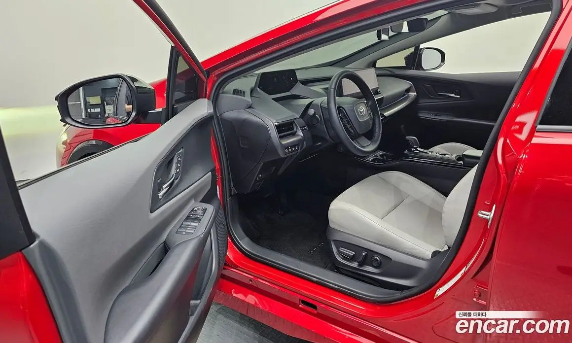 Toyota Prius 2024 2.0 автомат (гидро), фото 10 Toyota Prius 2024 2.0 автомат (гидро), фото 10