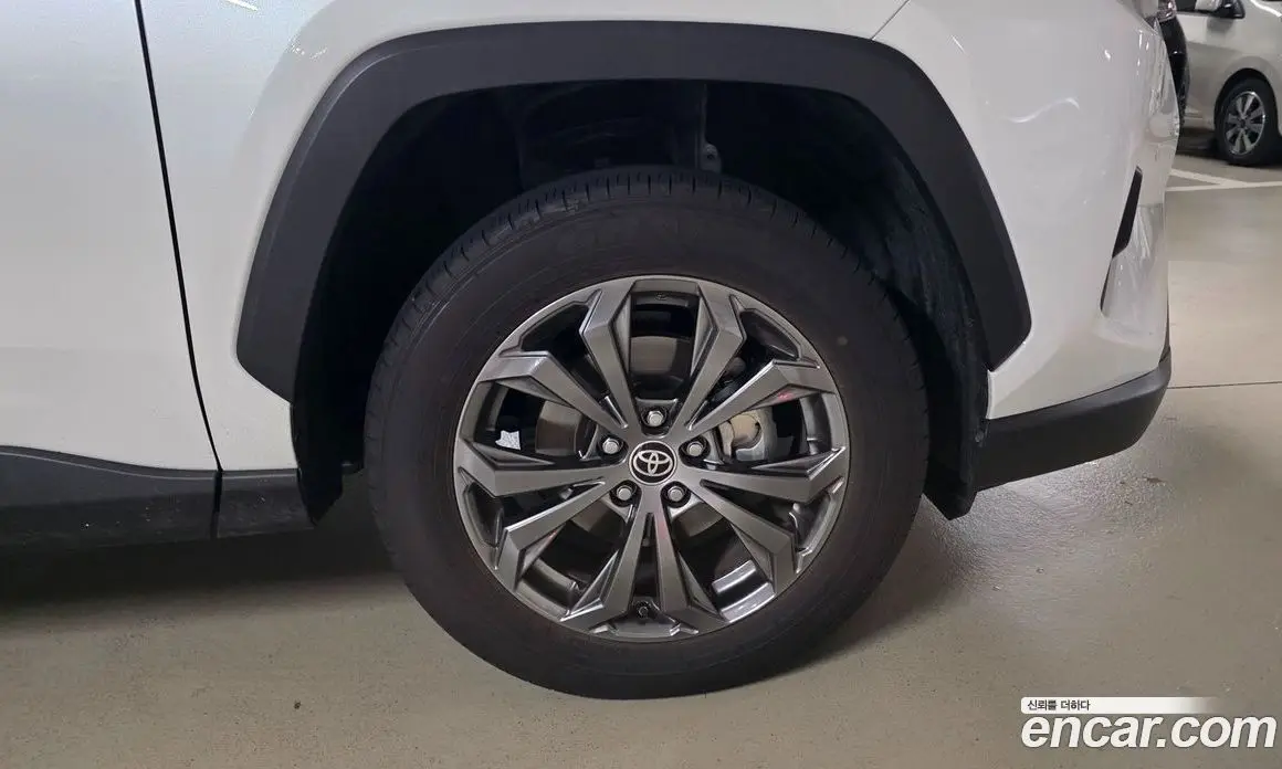 Toyota RAV4 2024 2.5 автомат (гидро), фото 12 Toyota RAV4 2024 2.5 автомат (гидро), фото 12