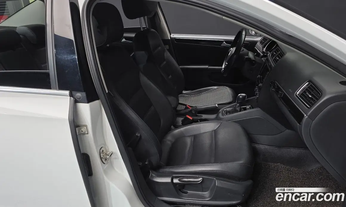 Volkswagen Jetta 2015 2.0 автомат (гидро), фото 11 Volkswagen Jetta 2015 2.0 автомат (гидро), фото 11