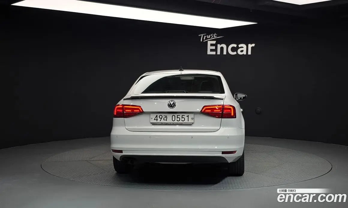 Volkswagen Jetta 2015 2.0 автомат (гидро), фото 4 Volkswagen Jetta 2015 2.0 автомат (гидро), фото 4
