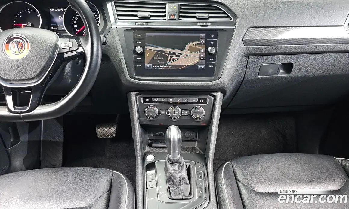 Volkswagen Tiguan 2018 2.0 автомат (гидро), фото 13
