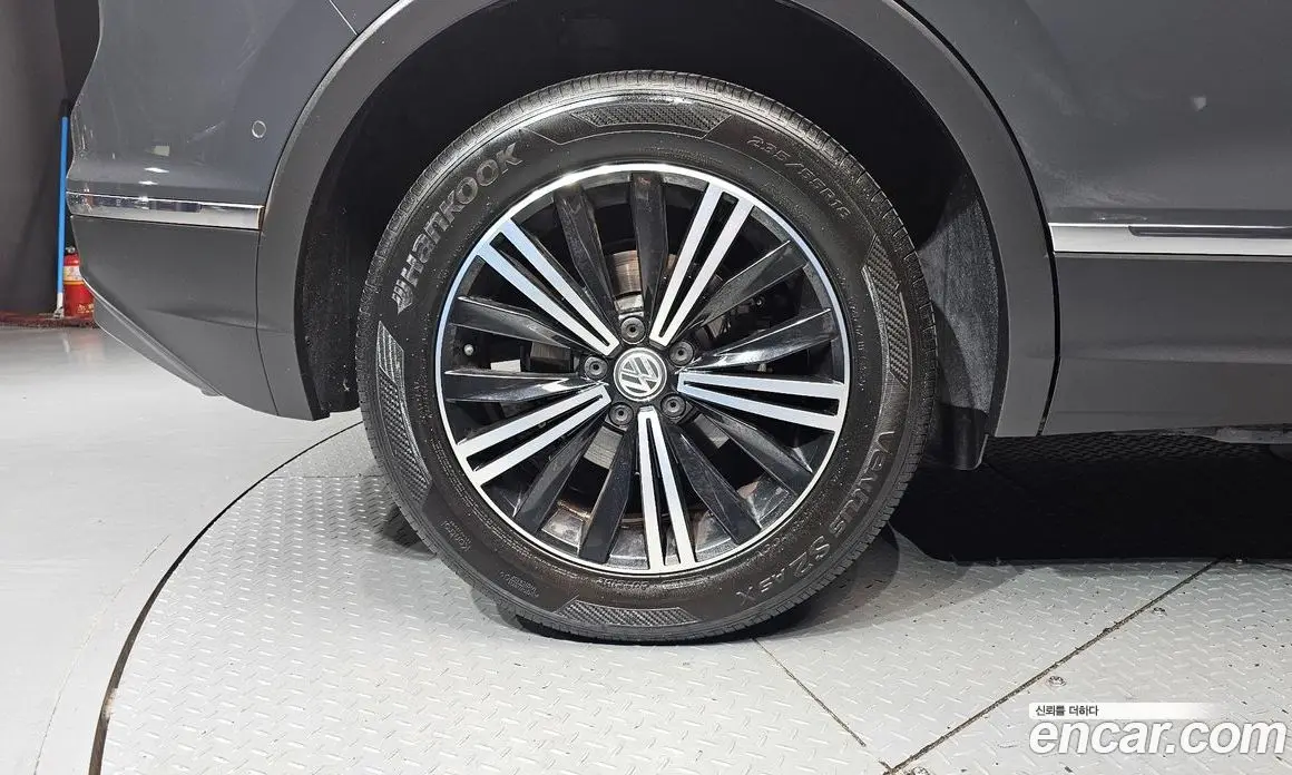 Volkswagen Tiguan 2018 2.0 автомат (гидро), фото 5