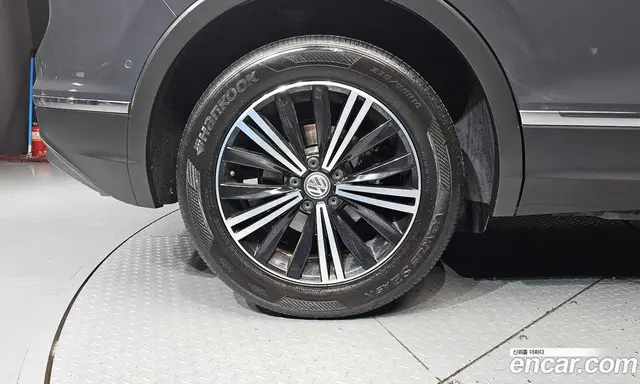 Volkswagen Tiguan 2018 2.0 автомат (гидро), миниатюра 5