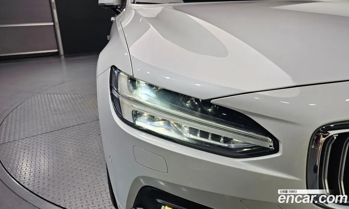 Volvo S90 2021 2.0 автомат (гидро), фото 8 Volvo S90 2021 2.0 автомат (гидро), фото 8