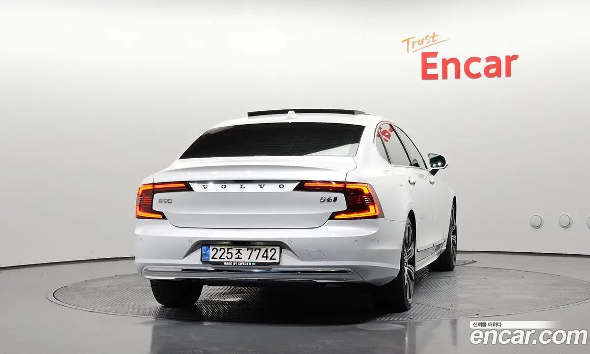 Volvo S90 2022 2.0 автомат (гидро), фото 4 Volvo S90 2022 2.0 автомат (гидро), фото 4