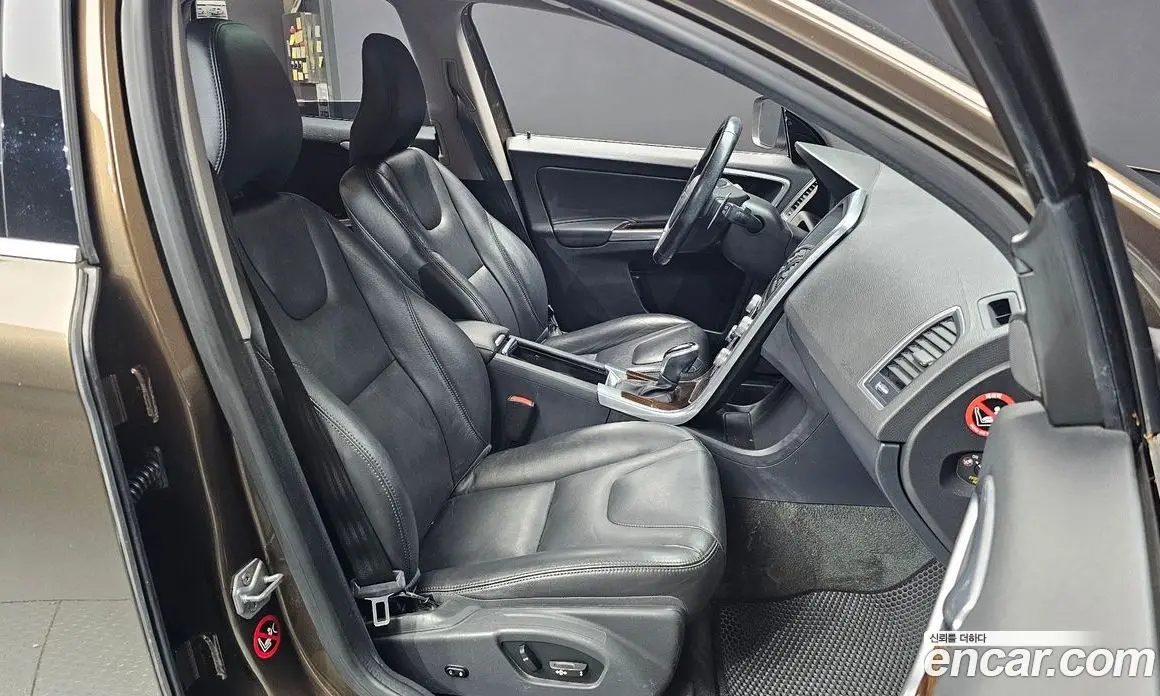 Volvo XC60 2015 2.0 автомат (гидро), фото 11 Volvo XC60 2015 2.0 автомат (гидро), фото 11