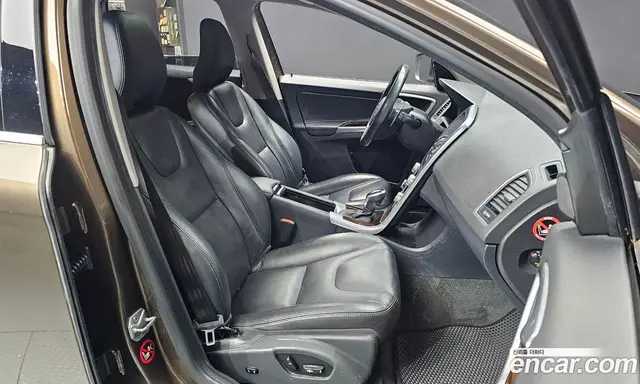 Volvo XC60 2015 2.0 автомат (гидро), миниатюра 11 Volvo XC60 2015 2.0 автомат (гидро), миниатюра 11