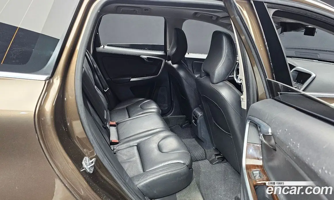 Volvo XC60 2015 2.0 автомат (гидро), фото 12 Volvo XC60 2015 2.0 автомат (гидро), фото 12