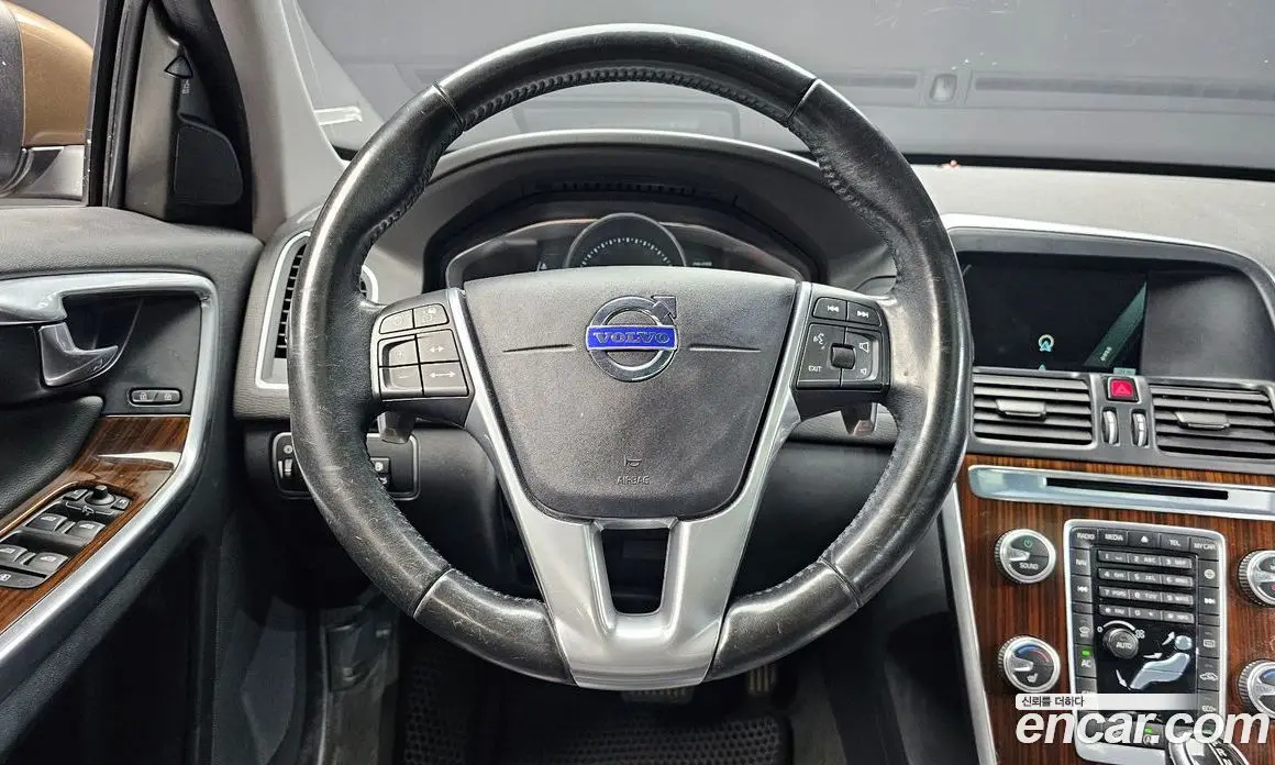 Volvo XC60 2015 2.0 автомат (гидро), фото 13 Volvo XC60 2015 2.0 автомат (гидро), фото 13