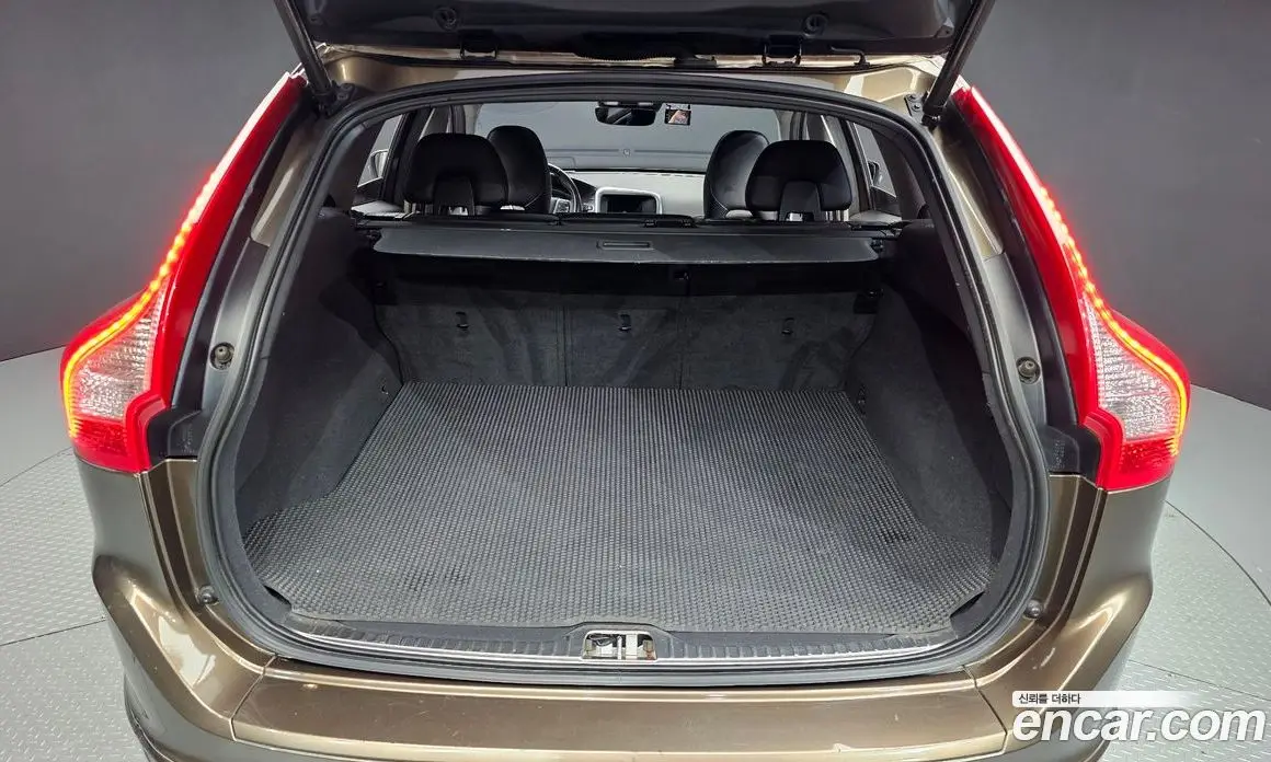 Volvo XC60 2015 2.0 автомат (гидро), фото 20 Volvo XC60 2015 2.0 автомат (гидро), фото 20