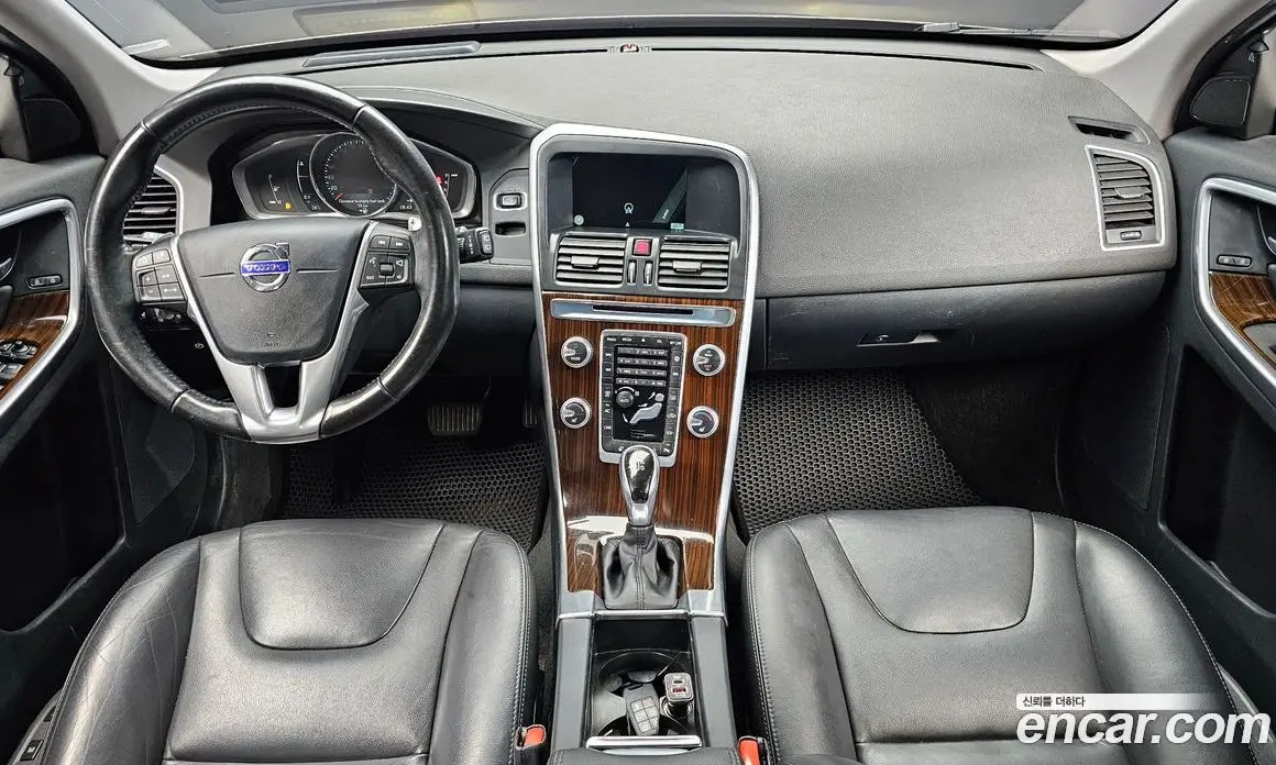 Volvo XC60 2015 2.0 автомат (гидро), фото 7 Volvo XC60 2015 2.0 автомат (гидро), фото 7