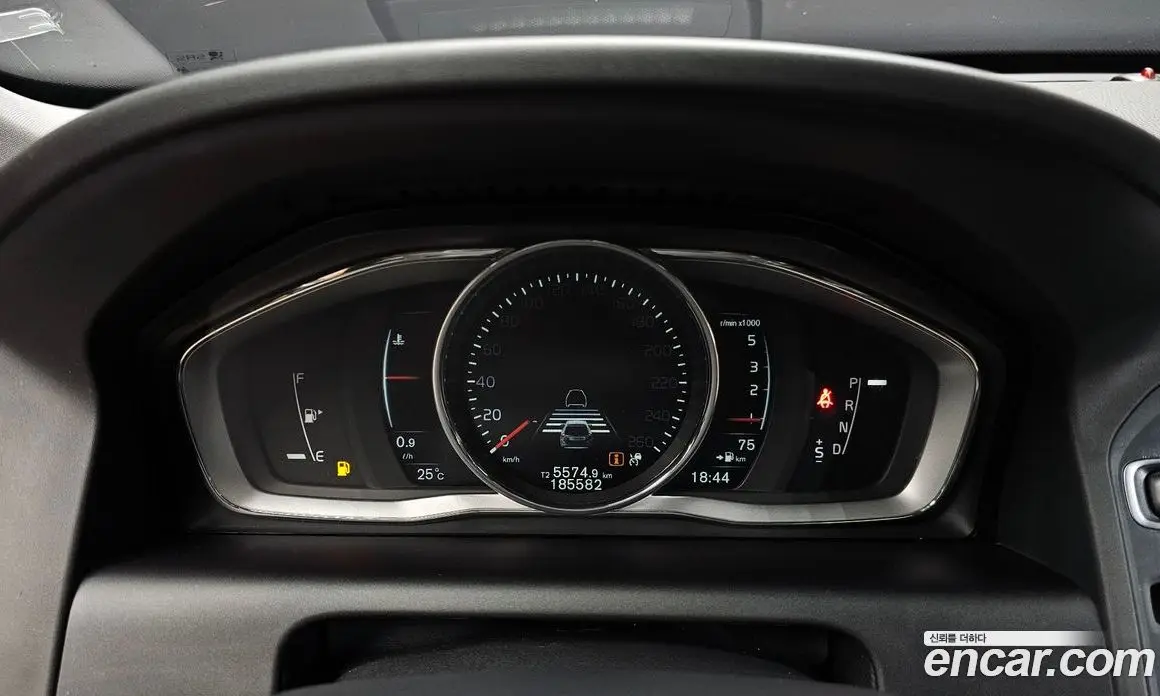 Volvo XC60 2015 2.0 автомат (гидро), фото 8 Volvo XC60 2015 2.0 автомат (гидро), фото 8