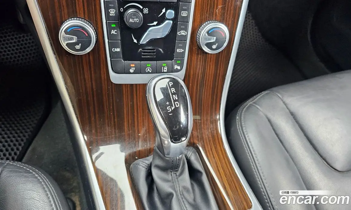 Volvo XC60 2015 2.0 автомат (гидро), фото 9 Volvo XC60 2015 2.0 автомат (гидро), фото 9
