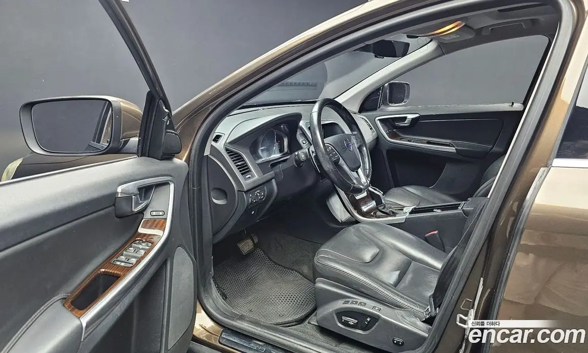 Volvo XC60 2015 2.0 автомат (гидро), фото 10 Volvo XC60 2015 2.0 автомат (гидро), фото 10