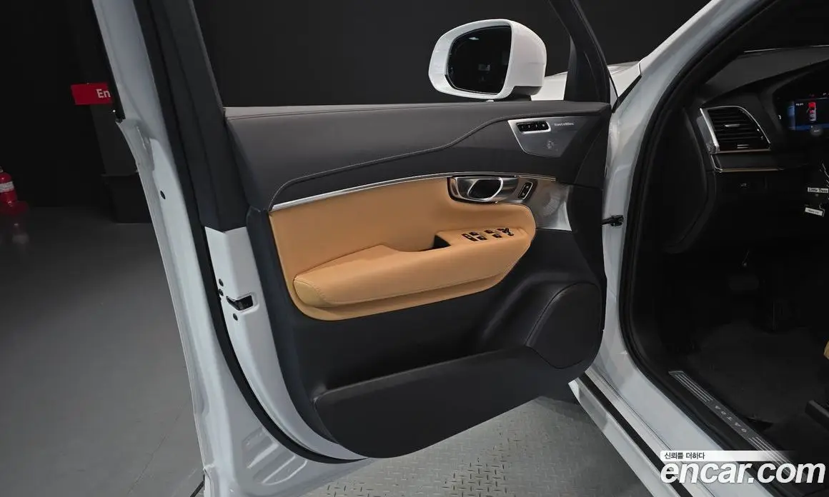 Volvo XC90 2025 2.0 автомат (гидро), фото 14