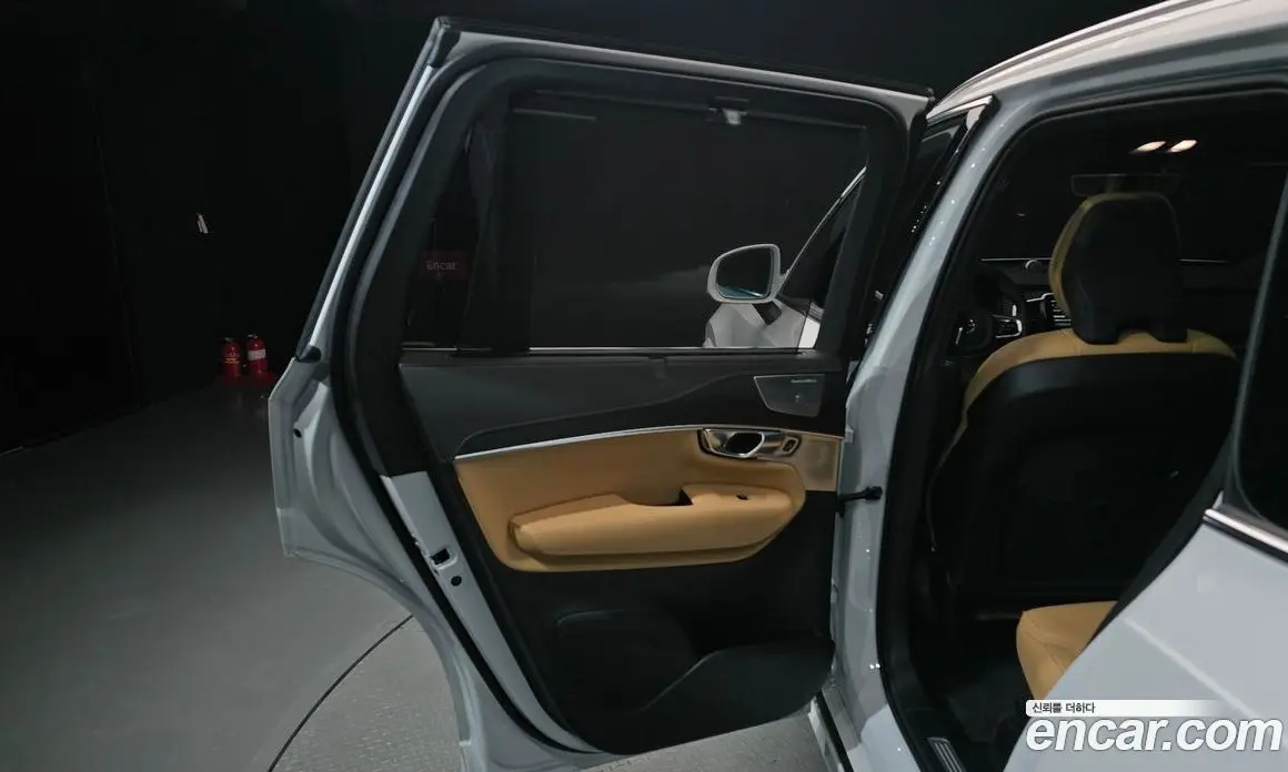 Volvo XC90 2025 2.0 автомат (гидро), фото 15