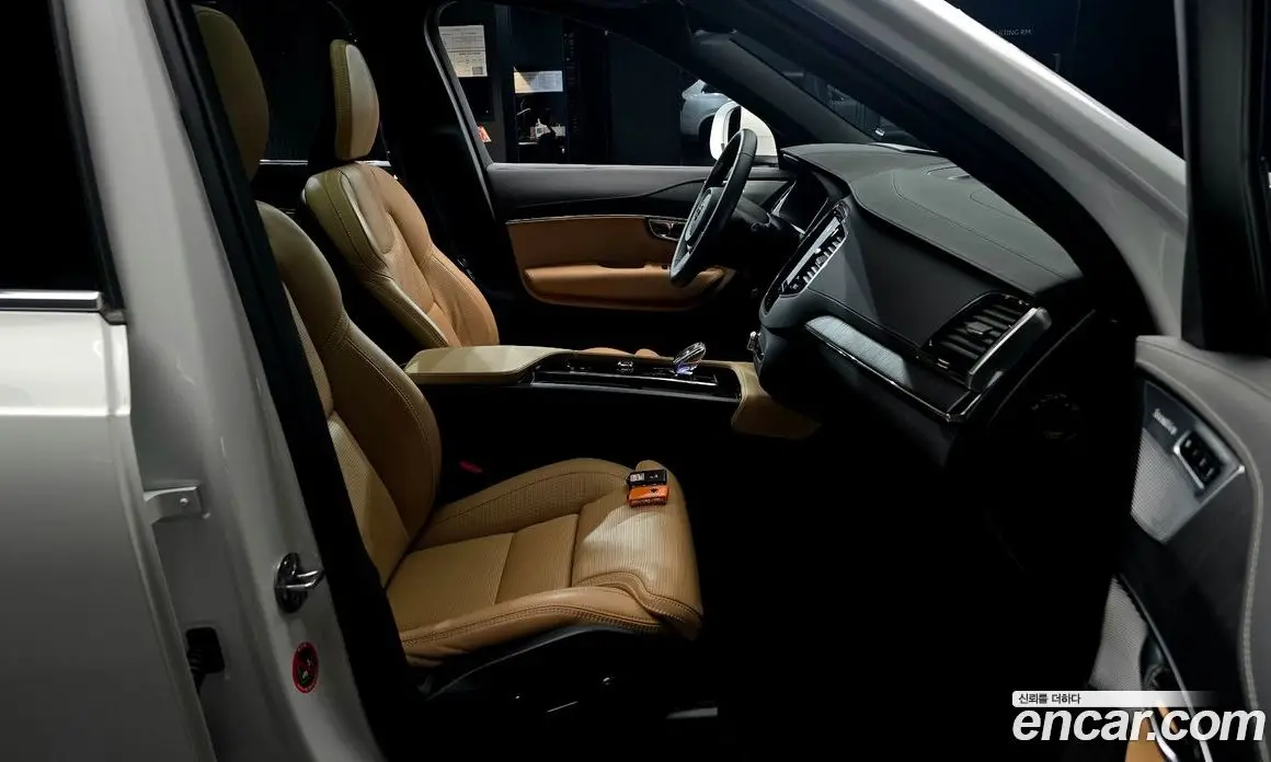 Volvo XC90 2025 2.0 автомат (гидро), фото 16