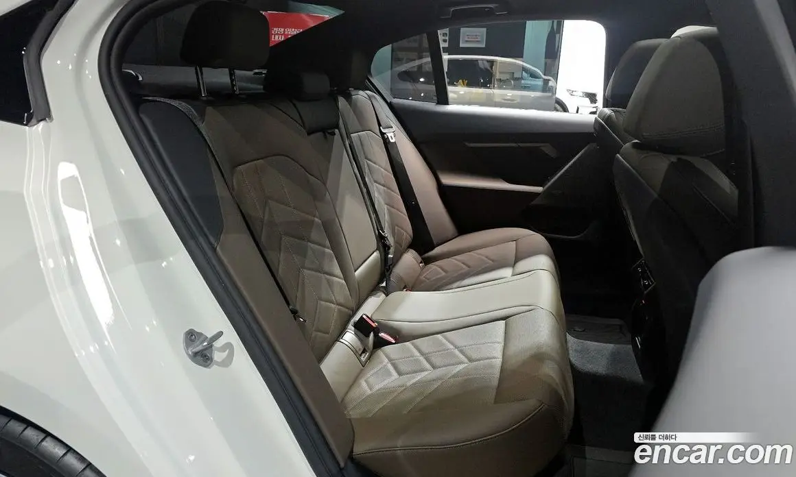 BMW 5 серия 2025 2.0 автомат (гидро), фото 12