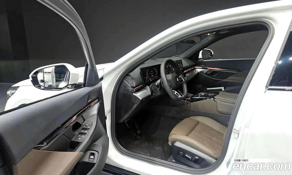 BMW 5 серия 2025 2.0 автомат (гидро), фото 10