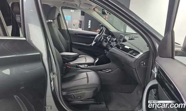 BMW X1 2022 2.0 автомат (гидро), миниатюра 11
