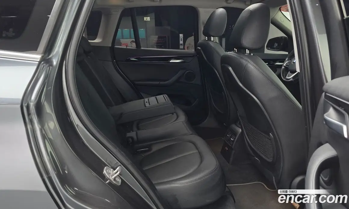 BMW X1 2022 2.0 автомат (гидро), фото 12