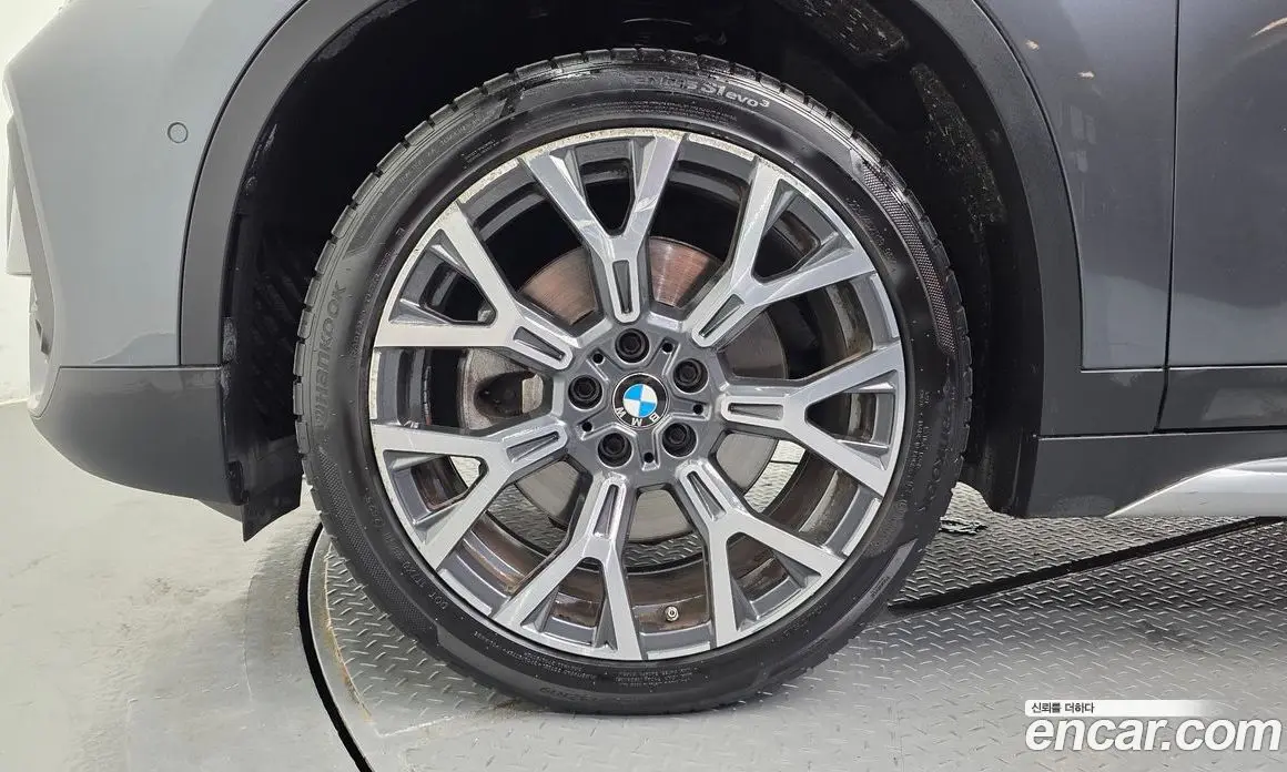 BMW X1 2022 2.0 автомат (гидро), фото 5