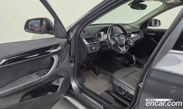 BMW X1 2022 2.0 автомат (гидро), миниатюра 10