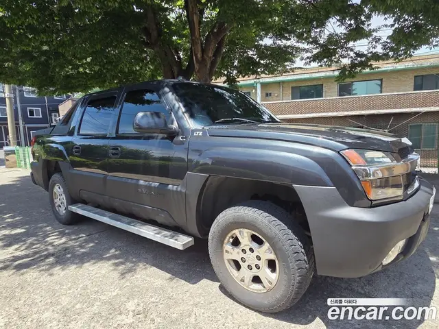 Chevrolet Avalanche, 2003, 220 324 км