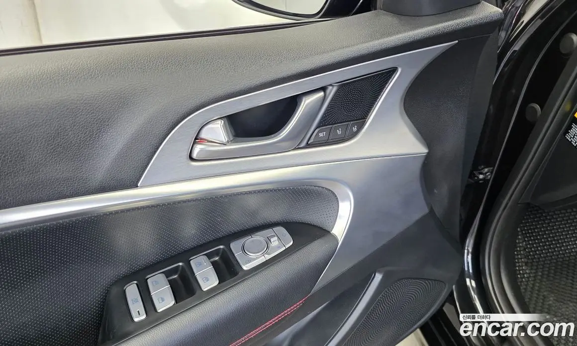 Genesis G70 2018 2.0 автомат (гидро), фото 27 Genesis G70 2018 2.0 автомат (гидро), фото 27