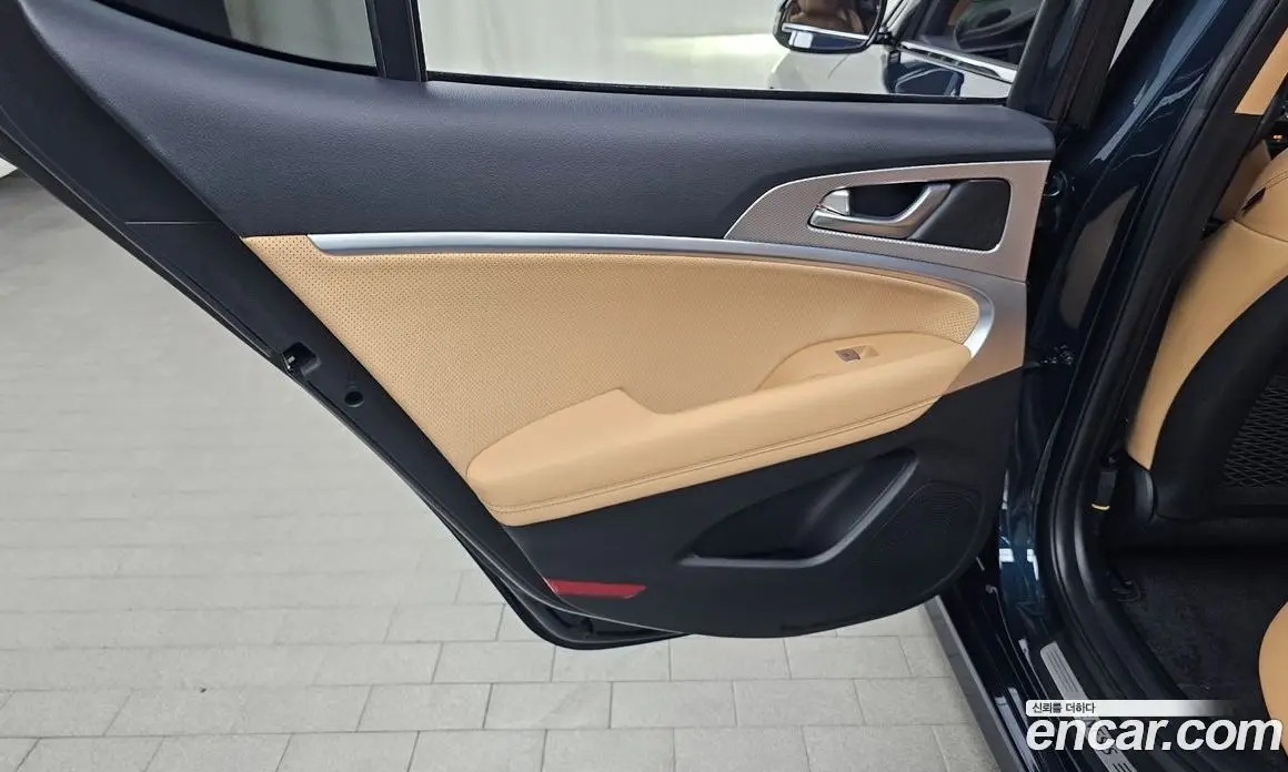 Genesis G70 2023 2.0 автомат (гидро), фото 15 Genesis G70 2023 2.0 автомат (гидро), фото 15