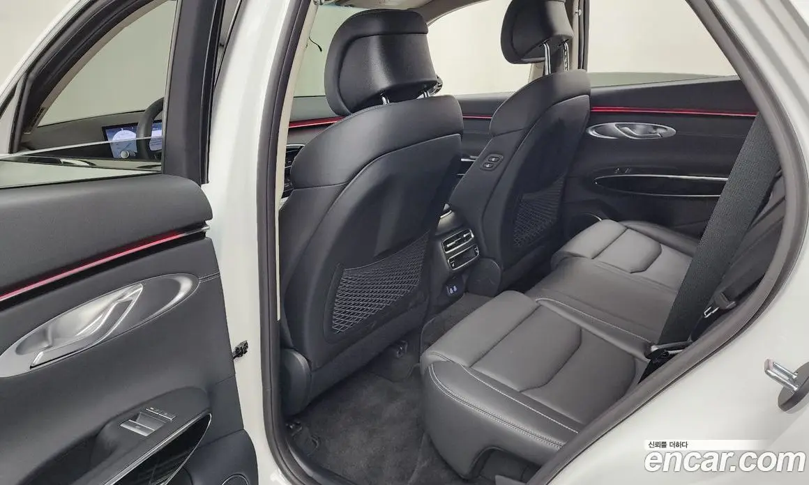 Genesis GV70 2025 2.5 автомат (гидро), фото 16 Genesis GV70 2025 2.5 автомат (гидро), фото 16