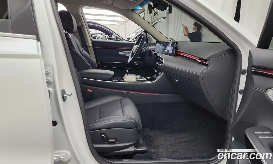 Genesis GV70 2025 2.5 автомат (гидро), фото 17 Genesis GV70 2025 2.5 автомат (гидро), фото 17