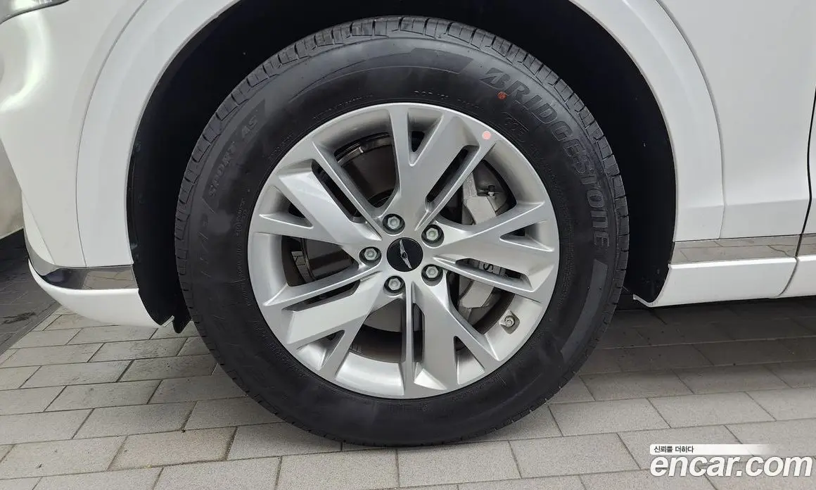 Genesis GV70 2025 2.5 автомат (гидро), фото 5 Genesis GV70 2025 2.5 автомат (гидро), фото 5