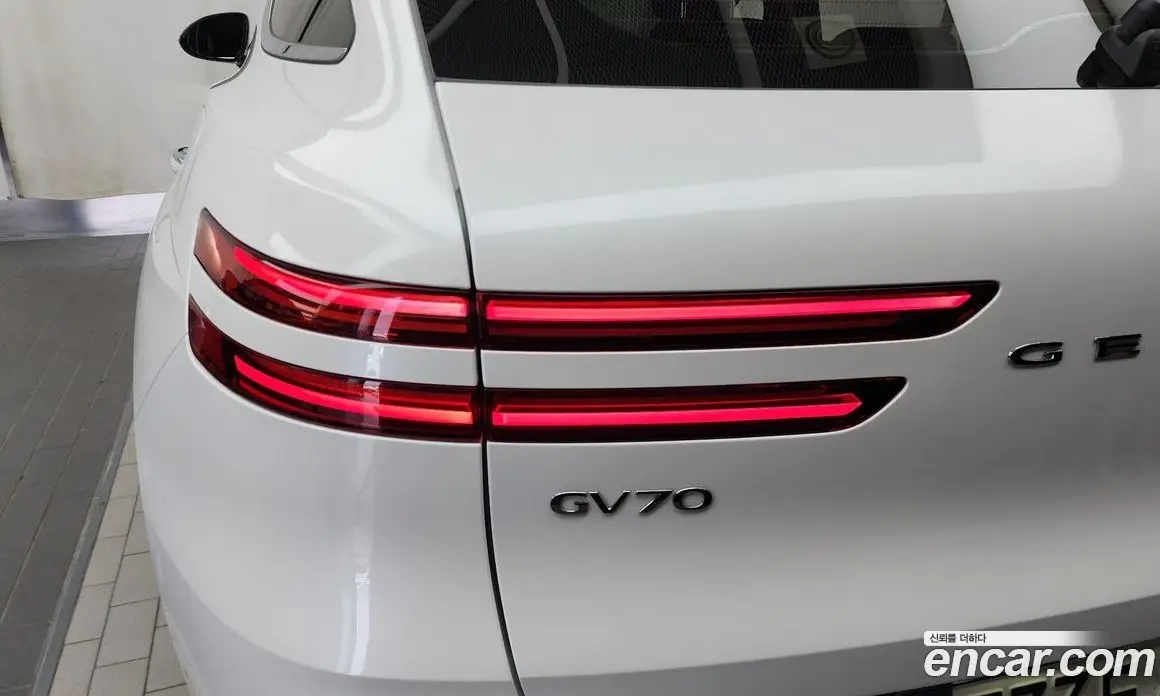 Genesis GV70 2025 2.5 автомат (гидро), фото 9 Genesis GV70 2025 2.5 автомат (гидро), фото 9
