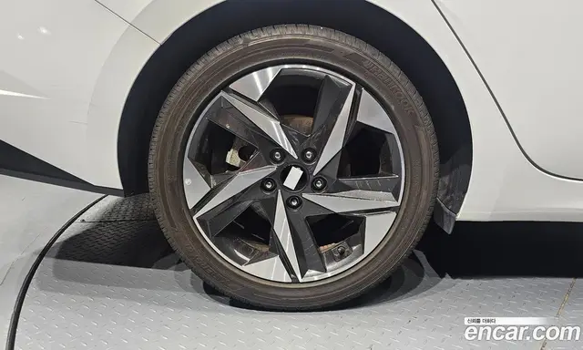Hyundai Avante 2023 1.6 автомат (гидро), миниатюра 5 Hyundai Avante 2023 1.6 автомат (гидро), миниатюра 5