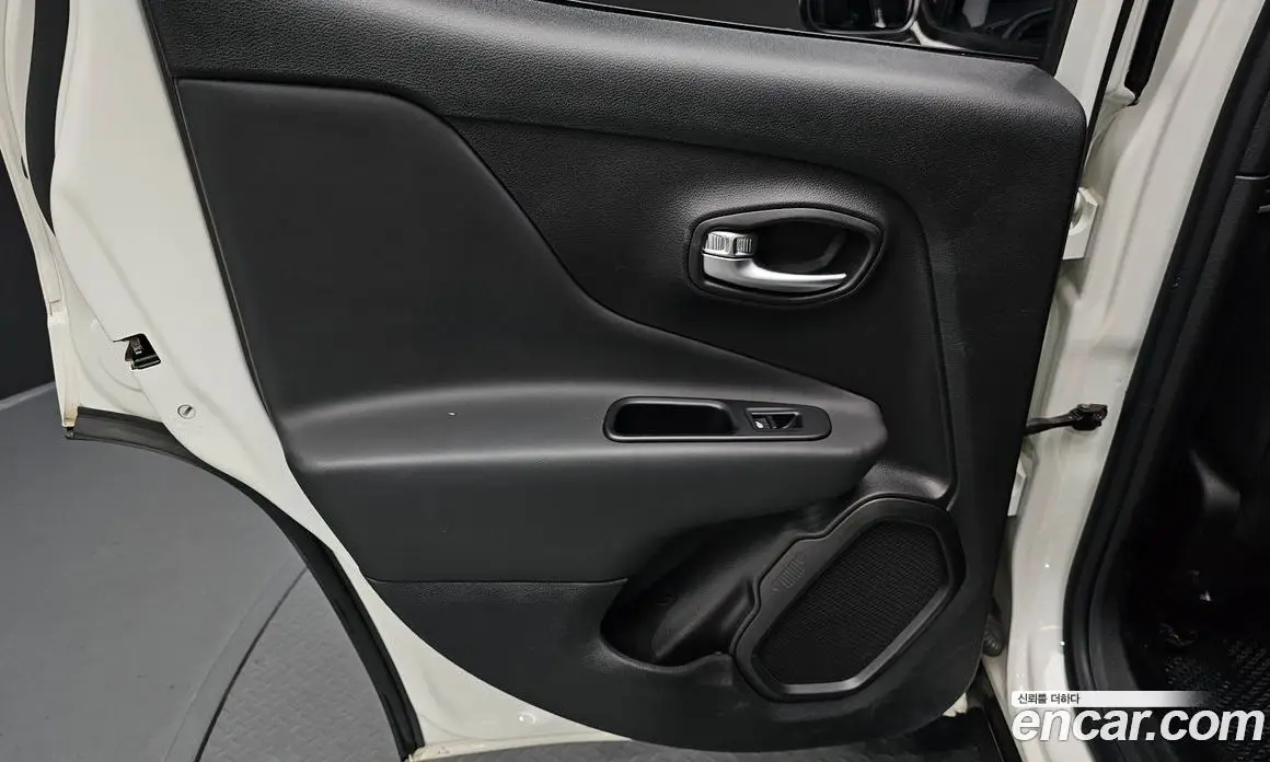 Jeep Renegade 2022 1.3 автомат (гидро), фото 14 Jeep Renegade 2022 1.3 автомат (гидро), фото 14