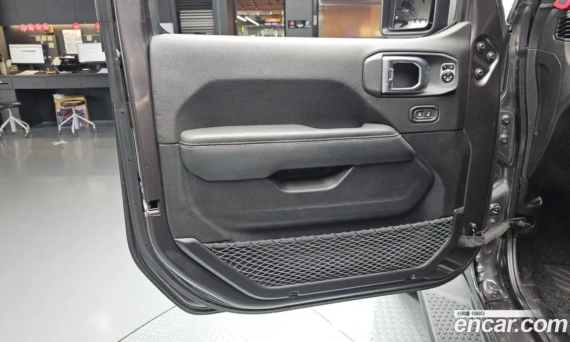 Jeep Wrangler 2019 2.0 автомат (гидро), фото 14 Jeep Wrangler 2019 2.0 автомат (гидро), фото 14