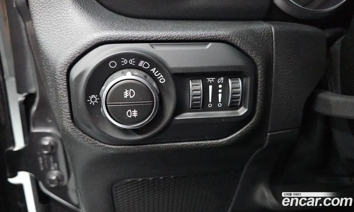 Jeep Wrangler 2019 2.0 автомат (гидро), фото 23 Jeep Wrangler 2019 2.0 автомат (гидро), фото 23