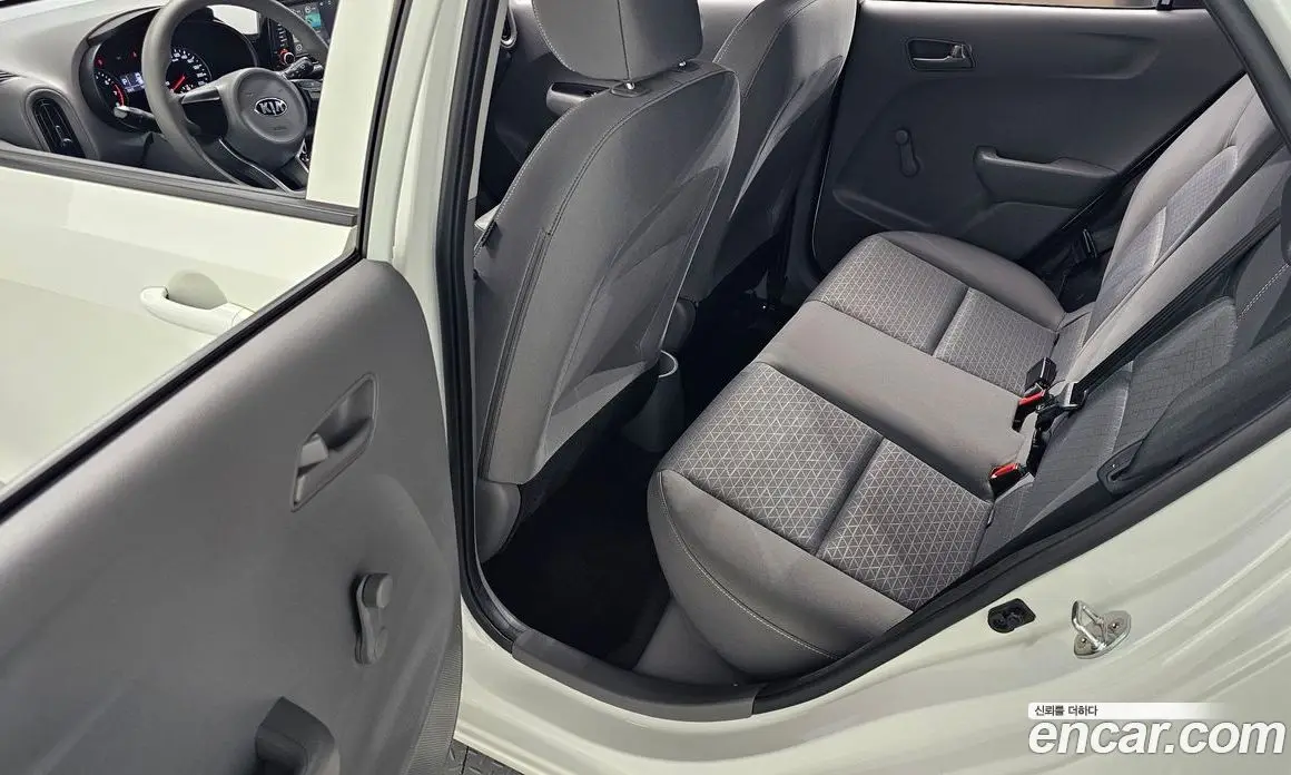 Kia Morning 2018 1.0 автомат (гидро), фото 18 Kia Morning 2018 1.0 автомат (гидро), фото 18