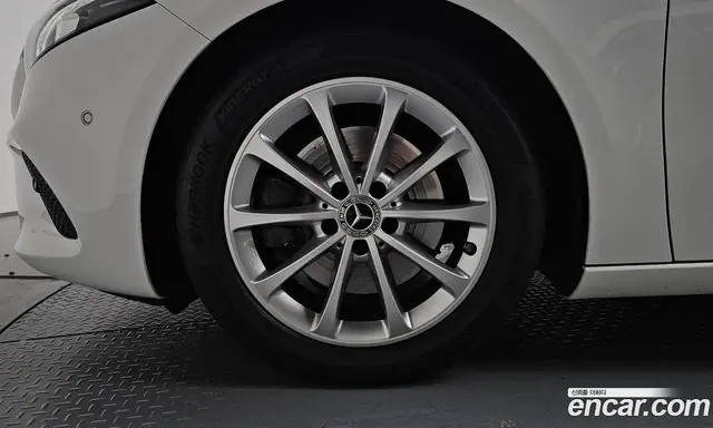 Mercedes-Benz A-Class 2020 2.0 автомат (гидро), миниатюра 4 Mercedes-Benz A-Class 2020 2.0 автомат (гидро), миниатюра 4