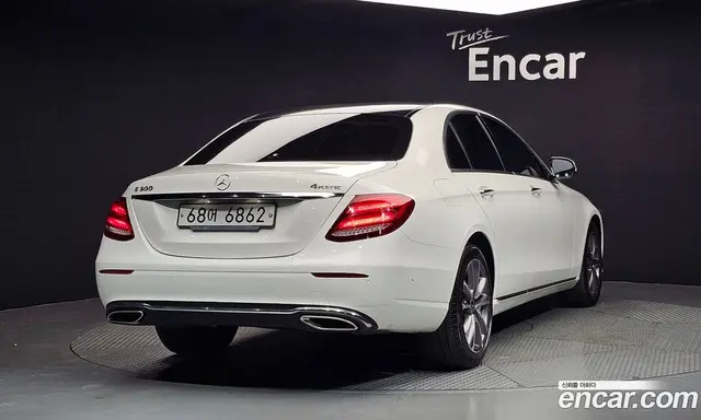 Mercedes-Benz E-Class 2019 2.0 автомат (гидро), миниатюра 2