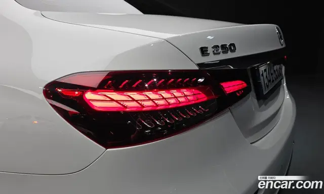 Mercedes-Benz E-Class 2020 2.0 автомат (гидро), миниатюра 8 Mercedes-Benz E-Class 2020 2.0 автомат (гидро), миниатюра 8