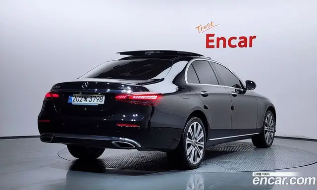 Mercedes-Benz E-Class 2023 2.0 автомат (гидро), миниатюра 2 Mercedes-Benz E-Class 2023 2.0 автомат (гидро), миниатюра 2