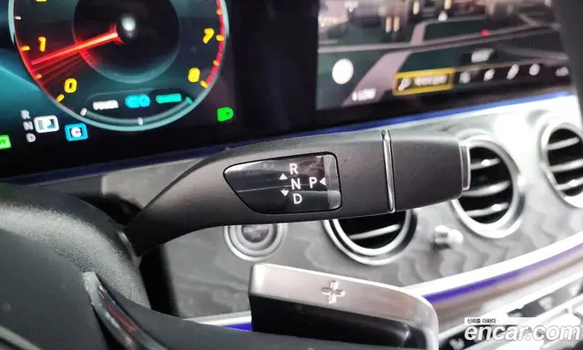 Mercedes-Benz E-Class 2023 2.0 автомат (гидро), миниатюра 12